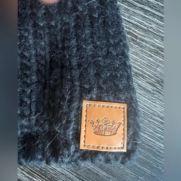 Black and Tan Pom Beanie - Picture 6 of 6